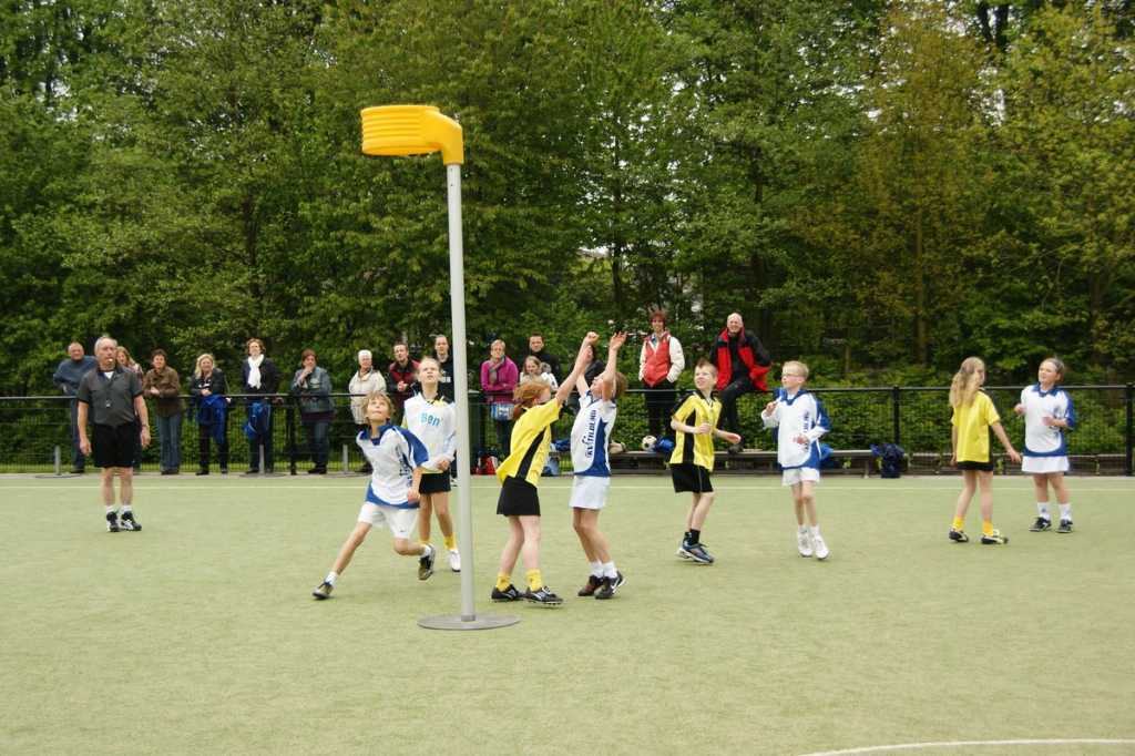Korfbal E2  8 mei 2010 -10.JPG